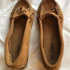 MINNETONKA KILTY SUEDE RIB SOLED MOCCASINS